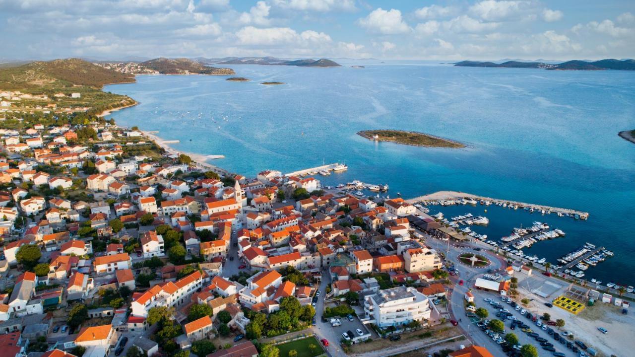 Apartman Mali Raj Pakoštane Exteriér fotografie