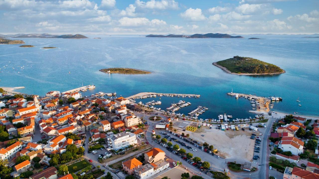 Apartman Mali Raj Pakoštane Exteriér fotografie